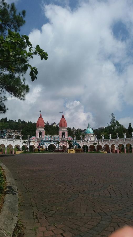 Vila Kota Bunga Private Pool Puncak Esterno foto