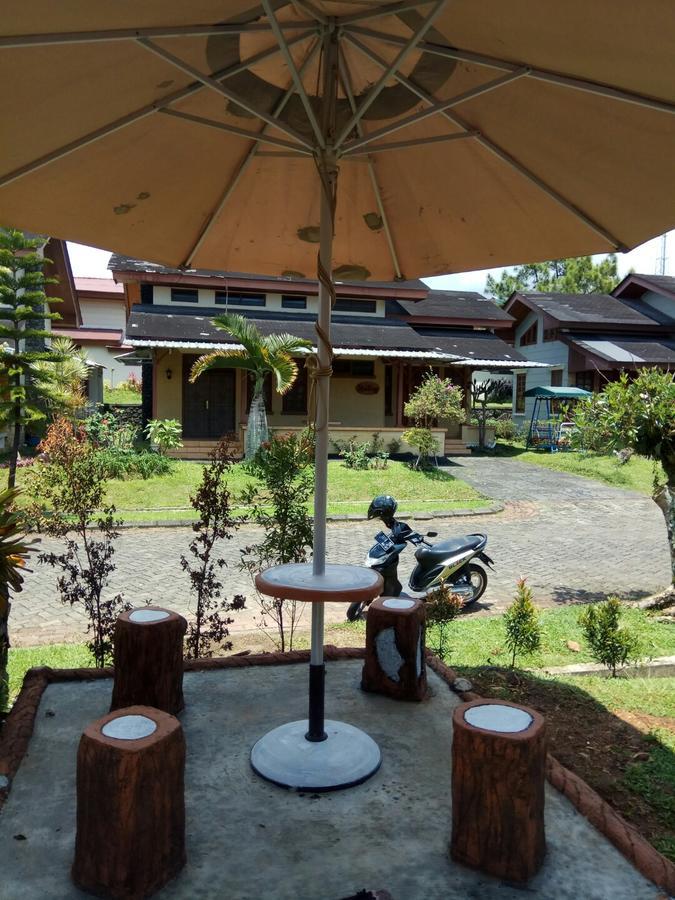Vila Kota Bunga Private Pool Puncak Esterno foto