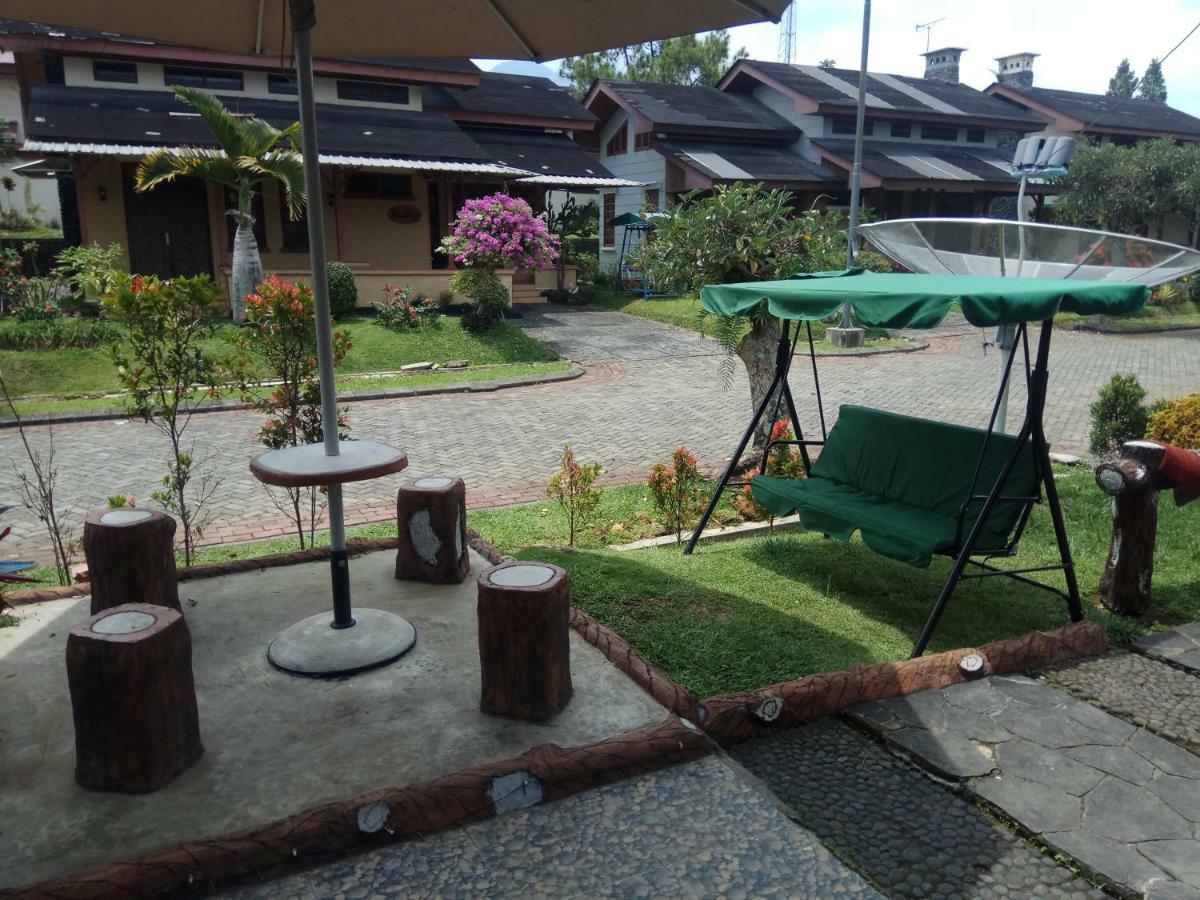Vila Kota Bunga Private Pool Puncak Esterno foto